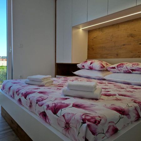 Apartman Marcelina 1 With Private Pool Trogir Exterior photo