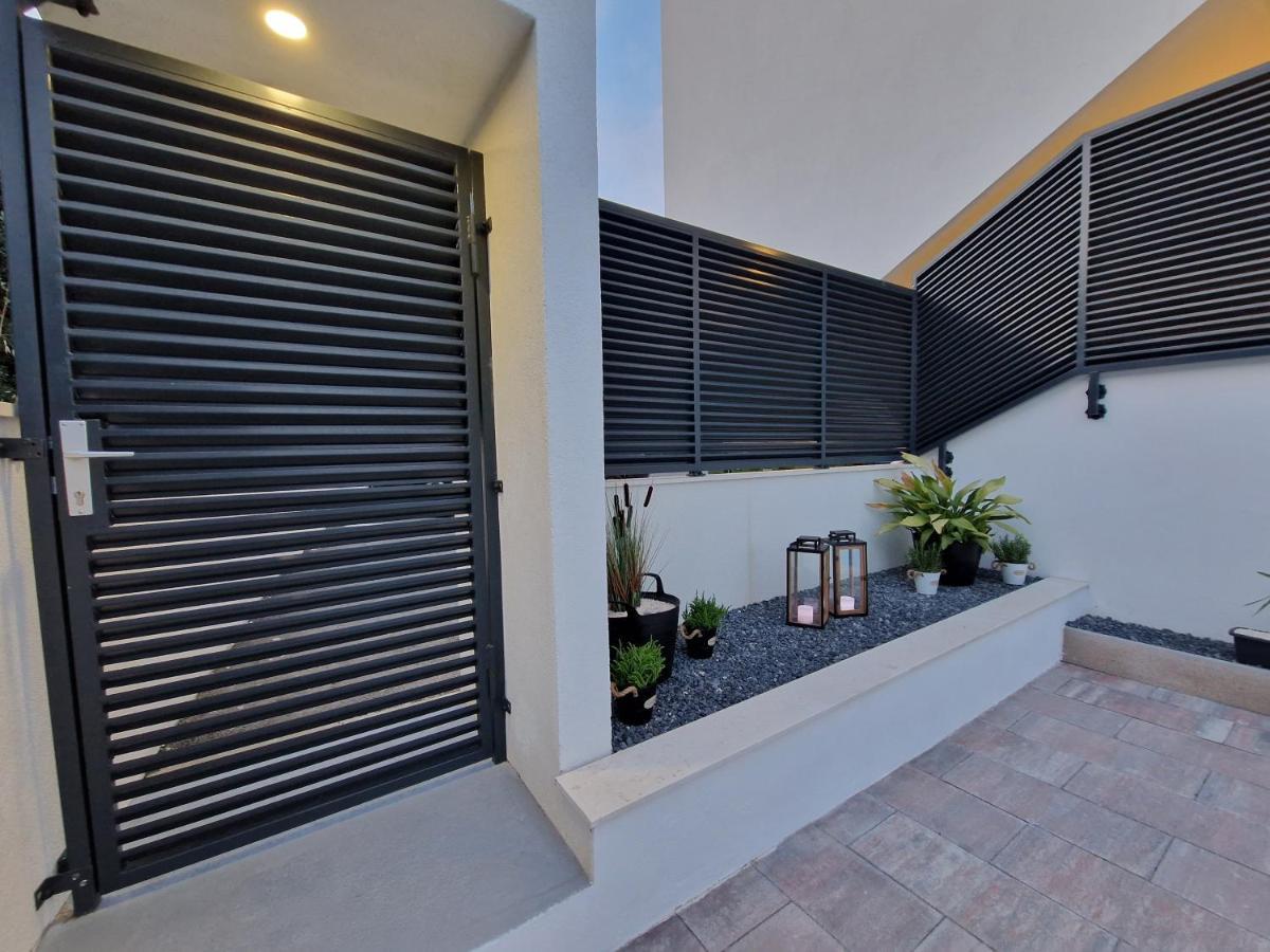 Apartman Marcelina 1 With Private Pool Trogir Exterior photo