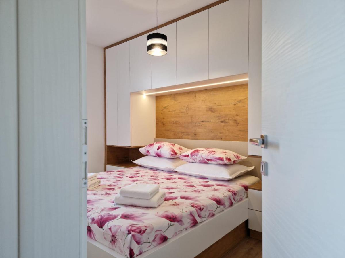 Apartman Marcelina 1 With Private Pool Trogir Exterior photo